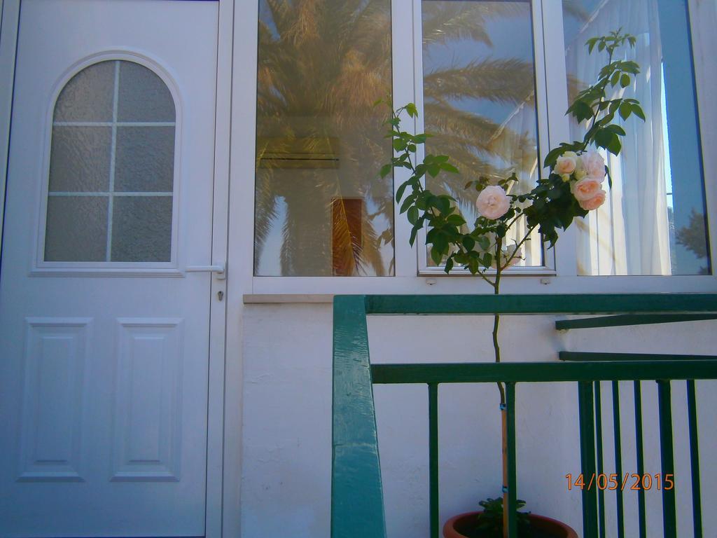 Apartments Tri Palme Baska Voda Bilik gambar