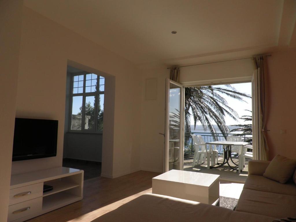 Apartments Tri Palme Baska Voda Bilik gambar